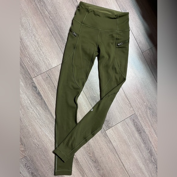 Olive green size 4 Lululemon tights. Has multiple pockets in great condition - Picture 1 of 4